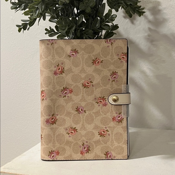 Cute. COACH Notebook With Floral Print. - Picture 2 of 12